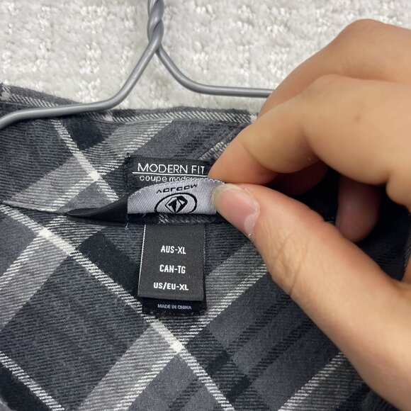 Y2K Volcom Black Modern Fit Plaid Flannel Button Up Shirt Men’s Size XL Skate - Picture 7 of 15